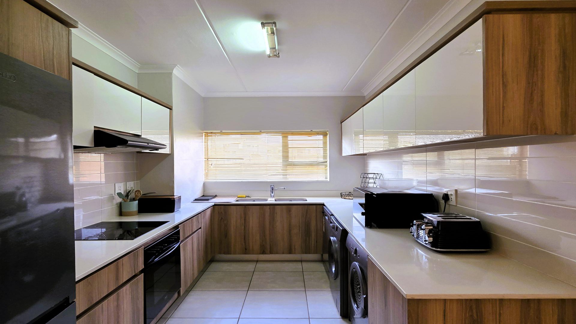 Kitchen - 11 square meters of property in Willow Park Manor