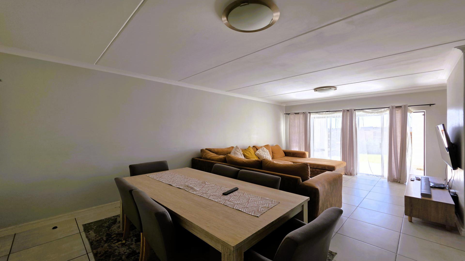 Lounges - 18 square meters of property in Willow Park Manor