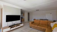 Lounges - 18 square meters of property in Willow Park Manor