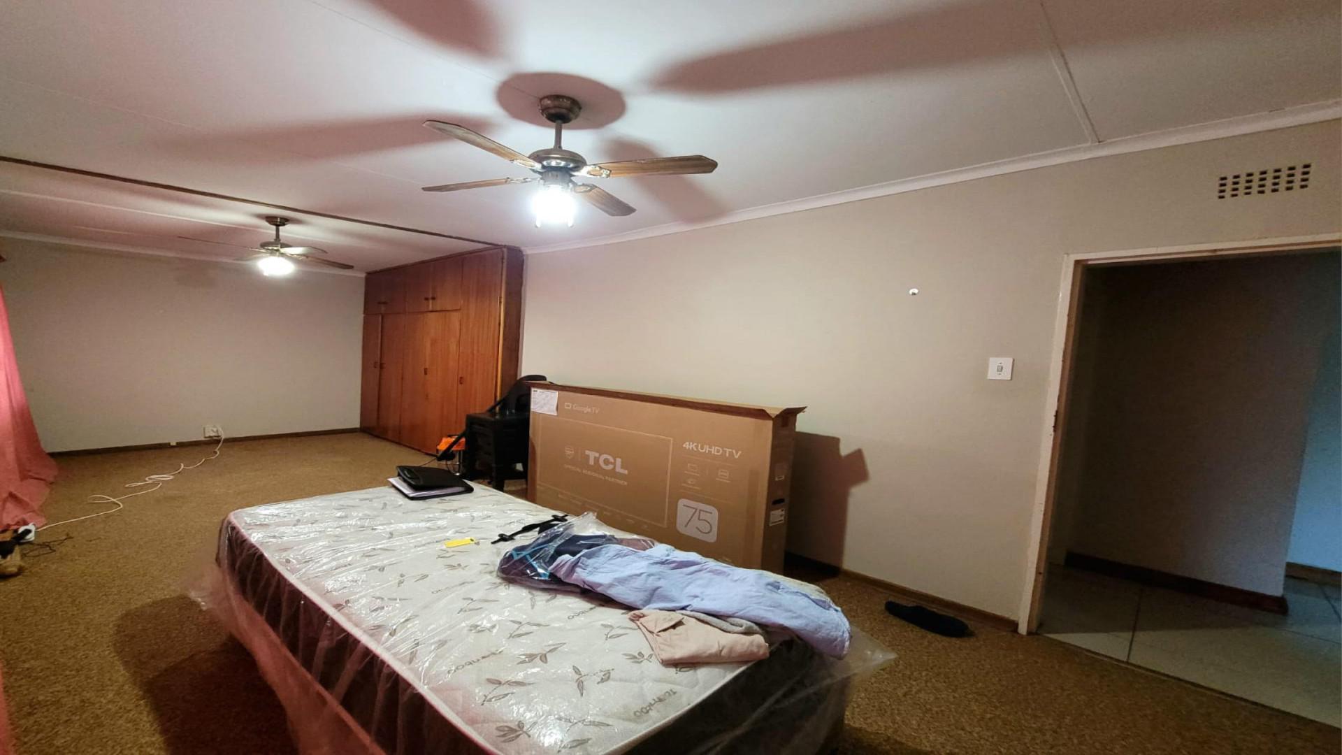 Bed Room 1 of property in Riebeeckstad