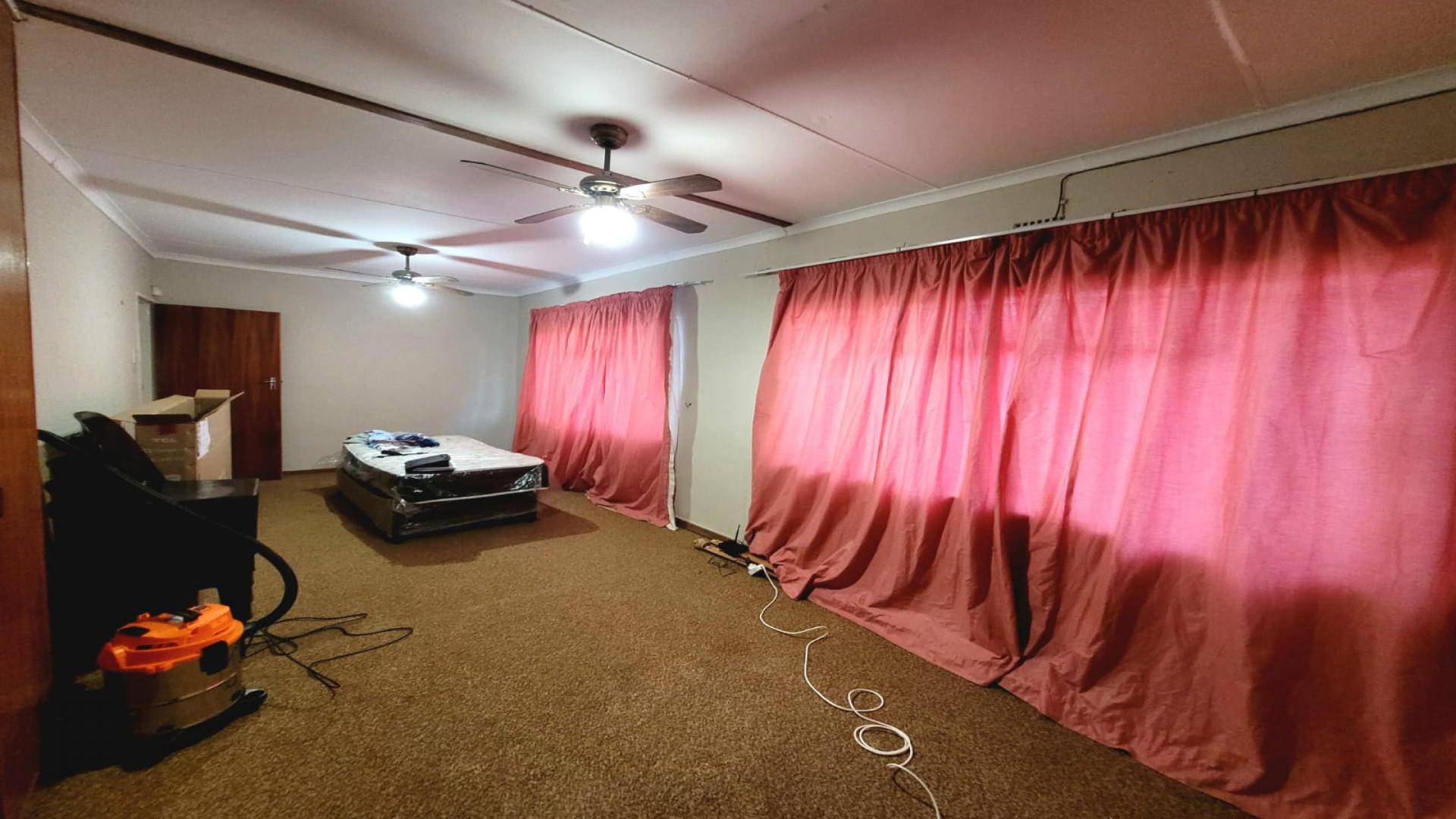 Bed Room 1 of property in Riebeeckstad