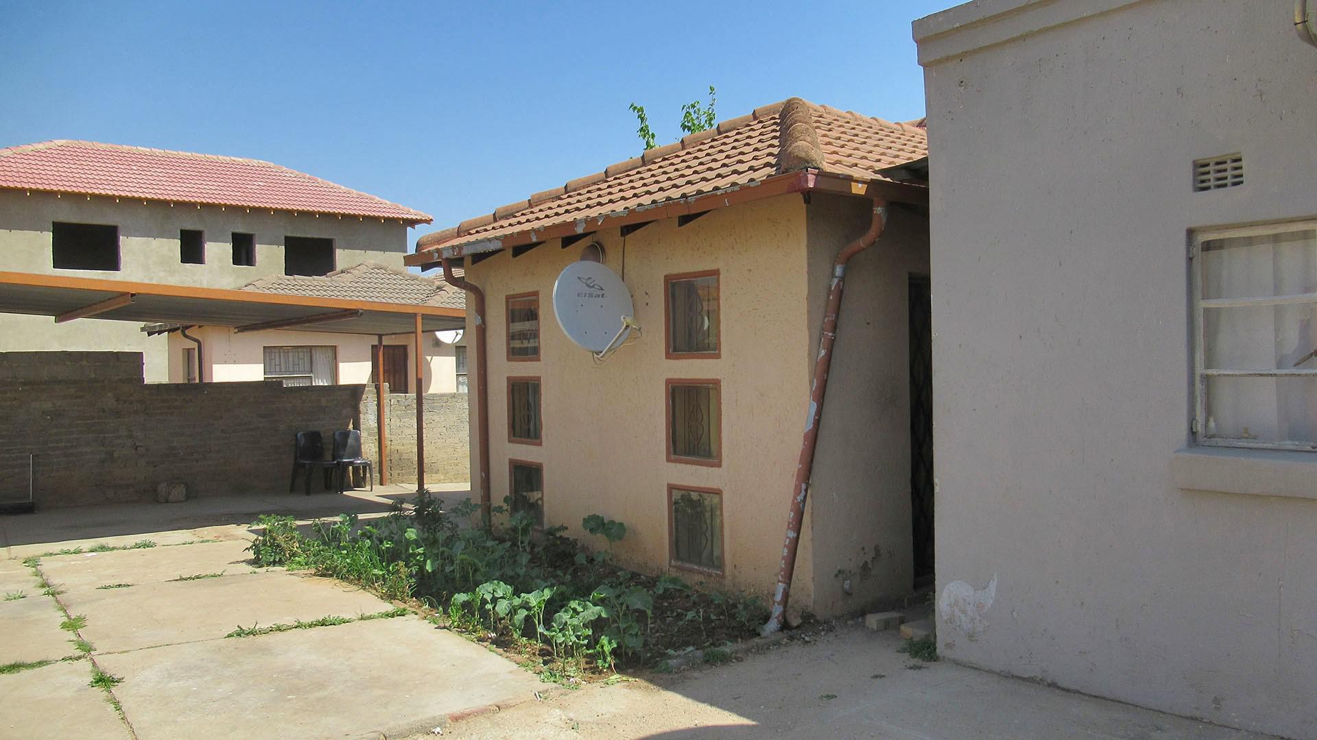 Front View of property in Cosmo City