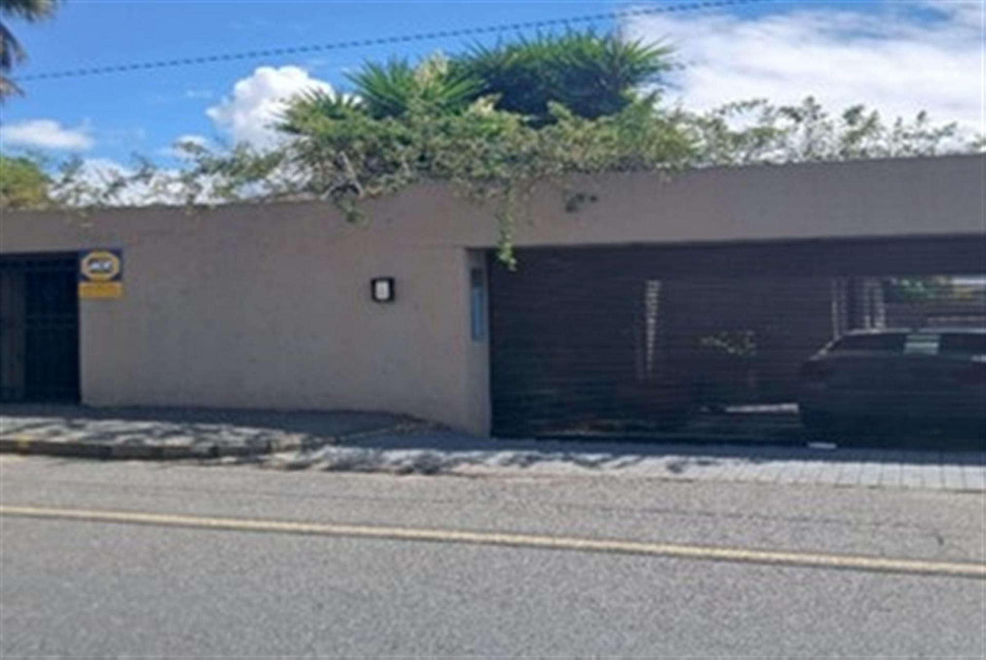 Front View of property in Orange Grove