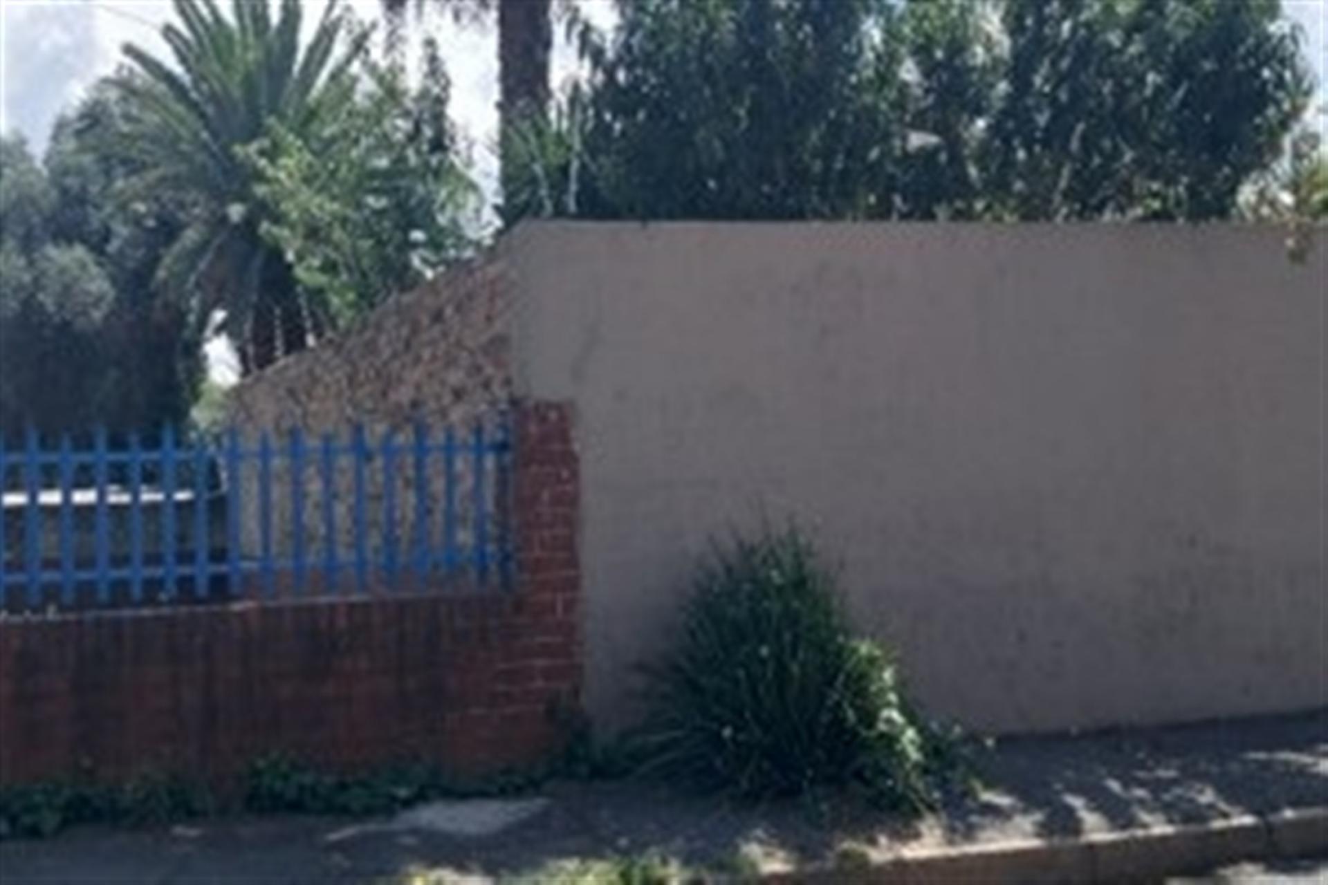 Front View of property in Orange Grove