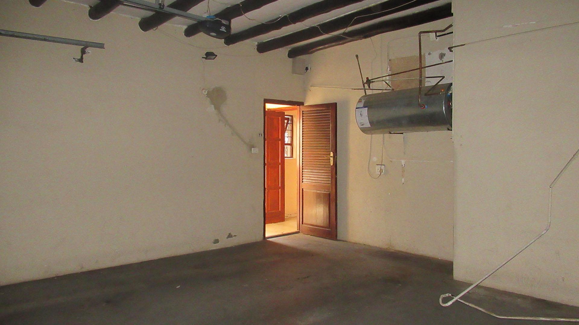 Spaces - 38 square meters of property in Bryanston