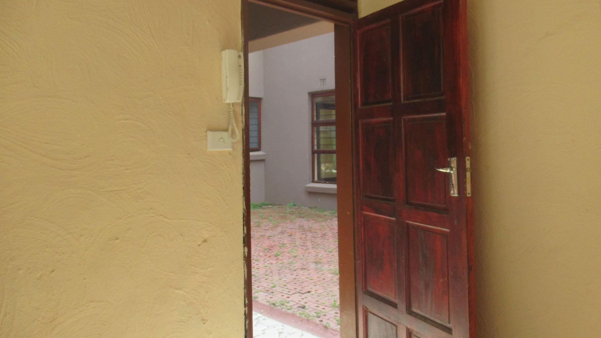 Bed Room 5+ - 15 square meters of property in Bryanston