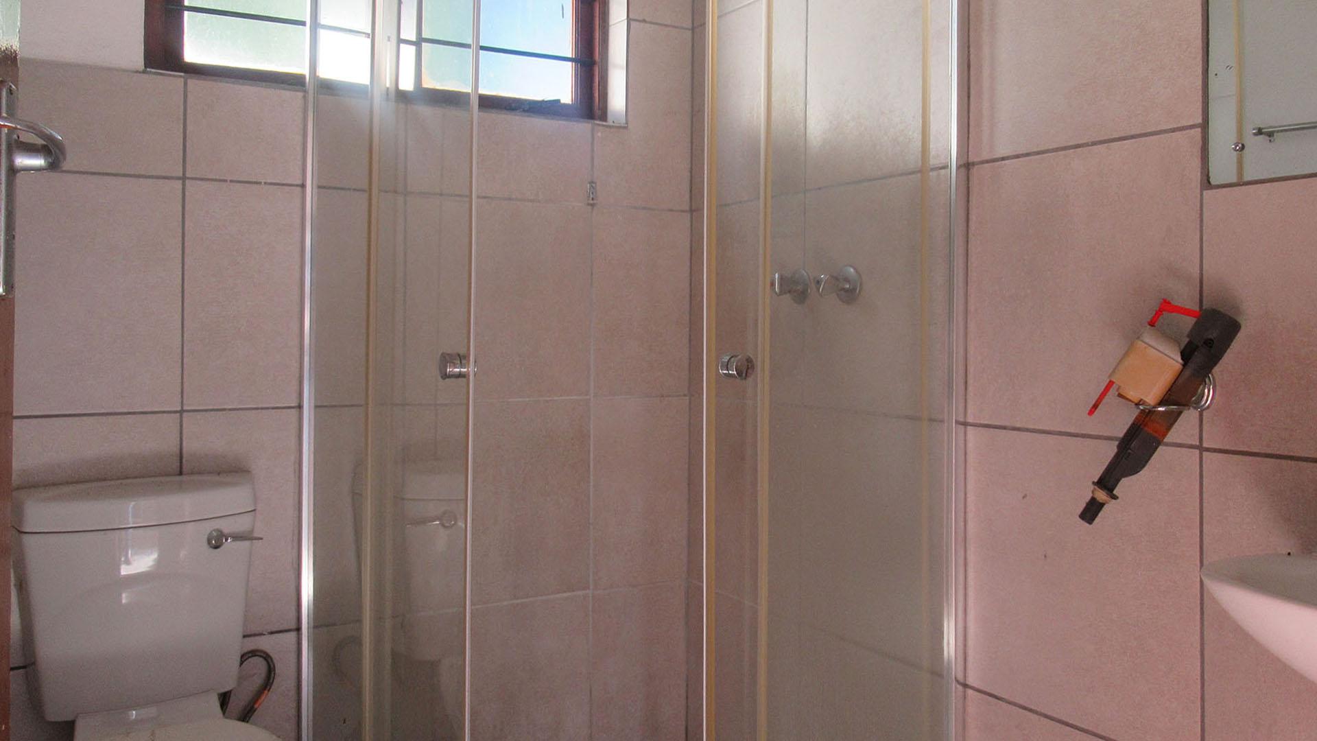 Bed Room 4 - 12 square meters of property in Bryanston