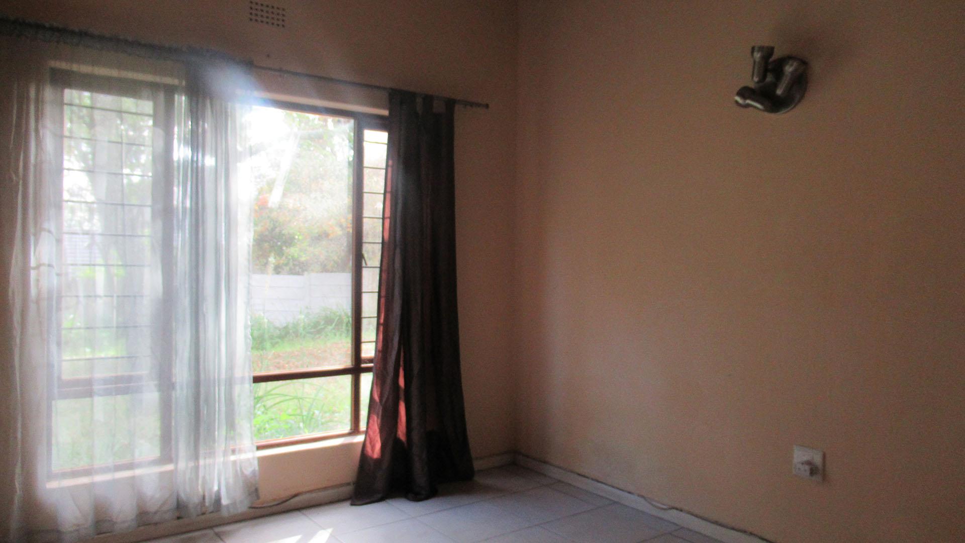 Bed Room 1 - 12 square meters of property in Bryanston