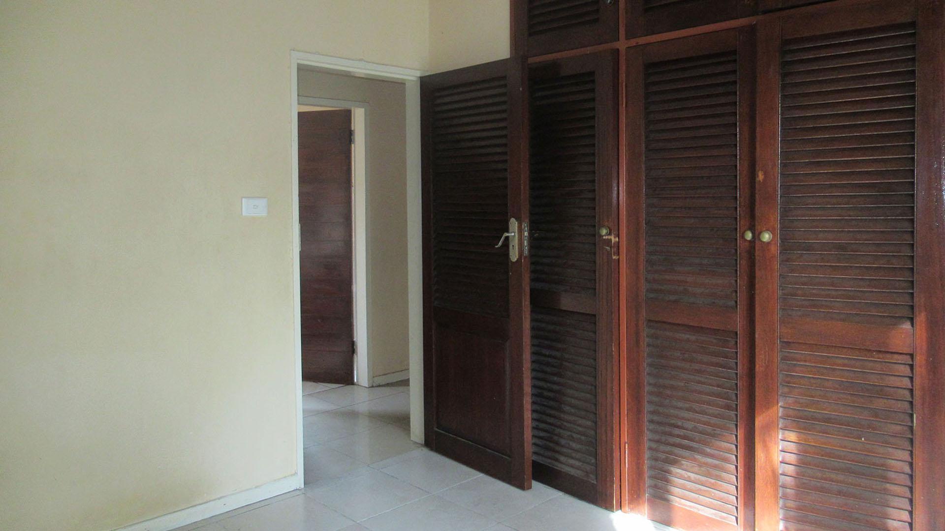 Bed Room 1 - 12 square meters of property in Bryanston