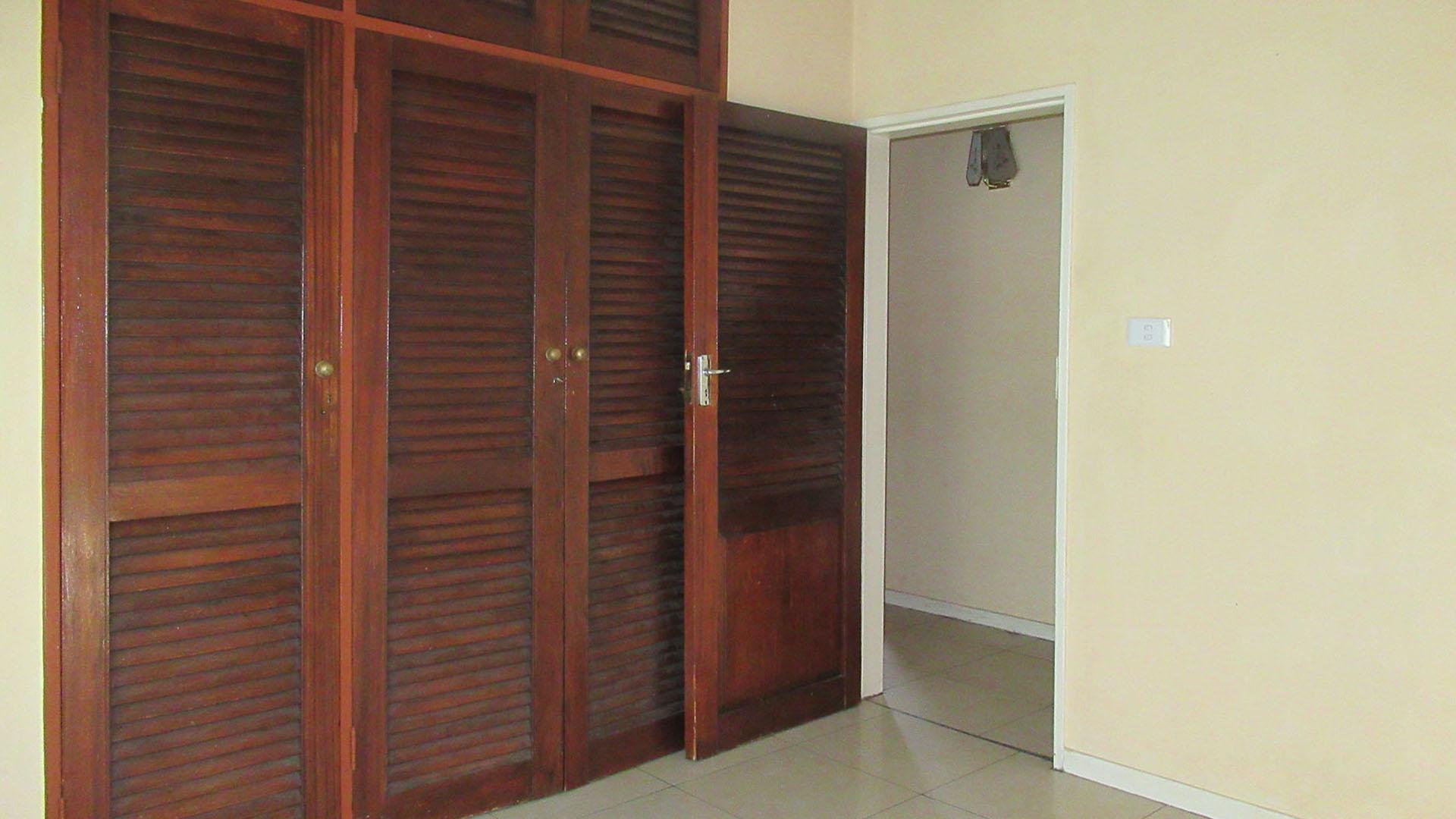 Bed Room 2 - 12 square meters of property in Bryanston