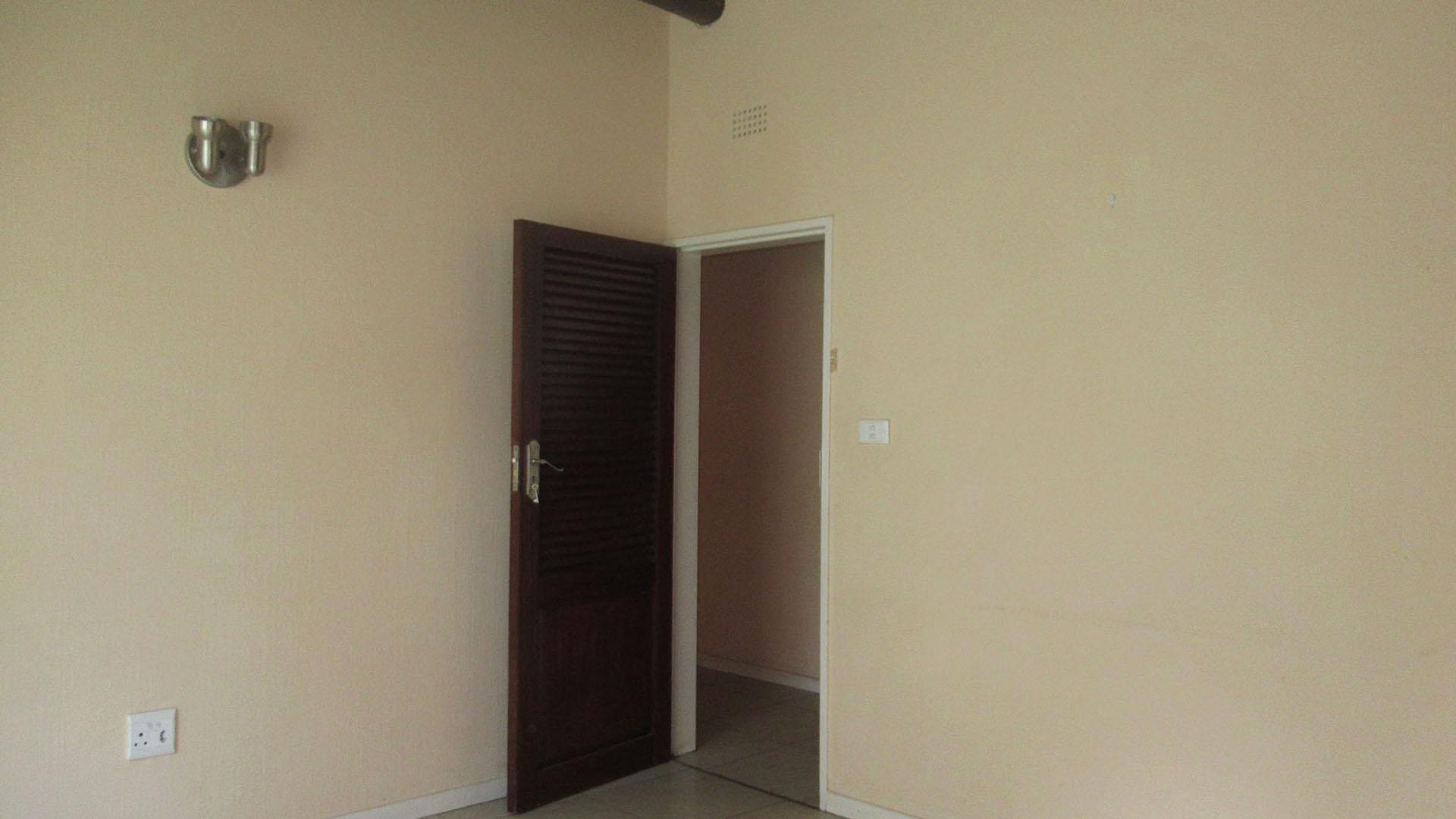 Bed Room 3 - 12 square meters of property in Bryanston