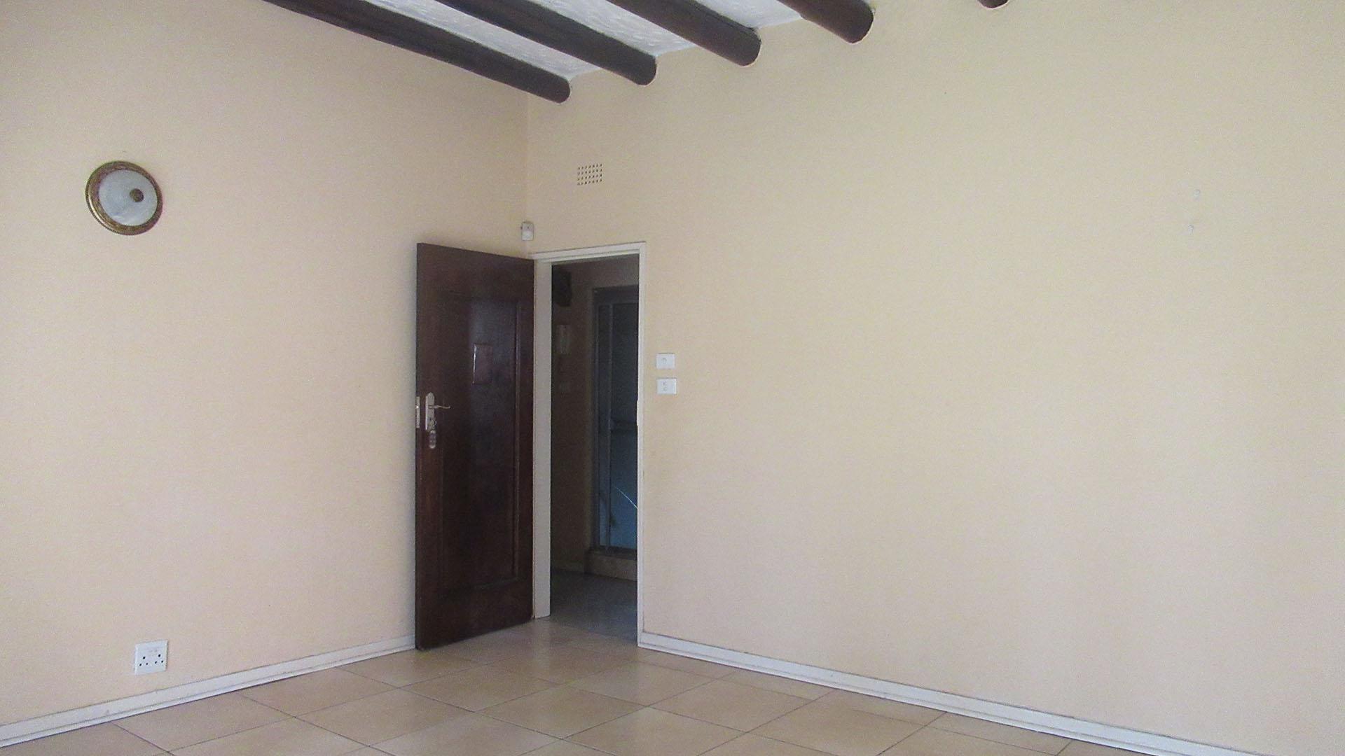 Main Bedroom - 28 square meters of property in Bryanston