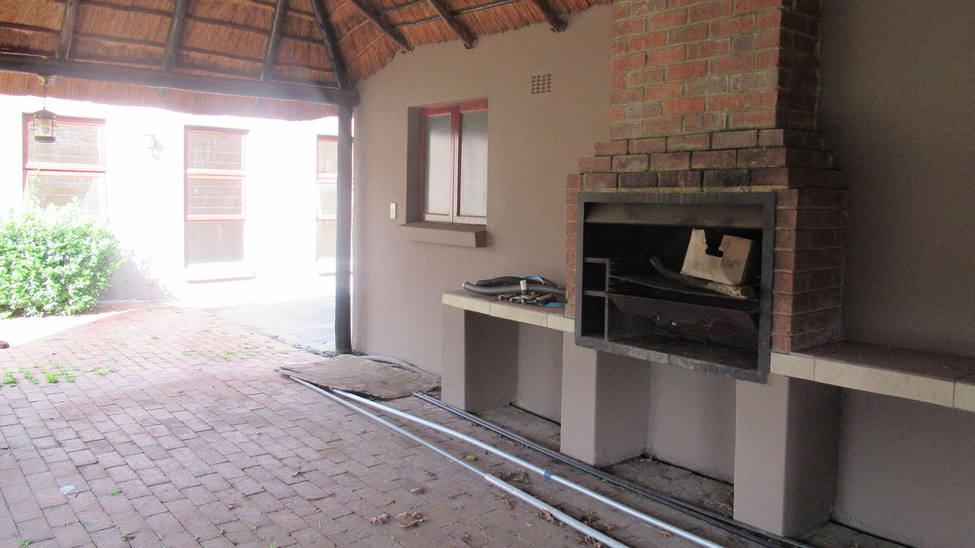 Entertainment - 21 square meters of property in Bryanston