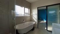 Main Bathroom - 8 square meters of property in Sharonlea