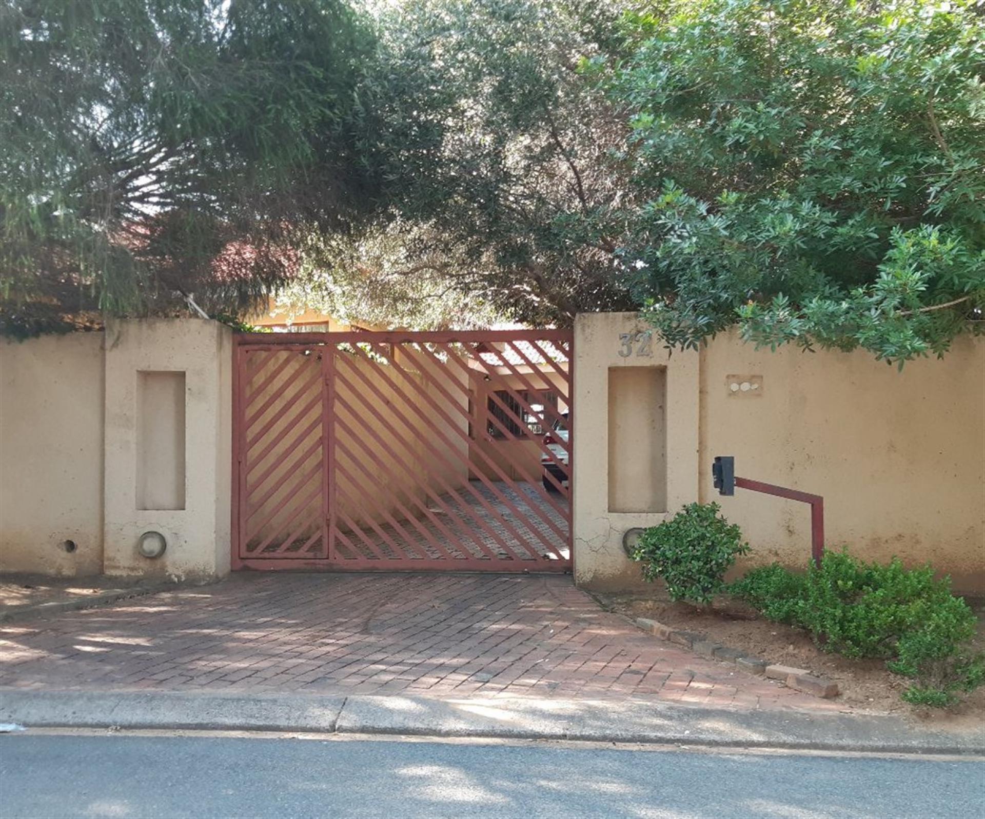 Front View of property in Douglasdale