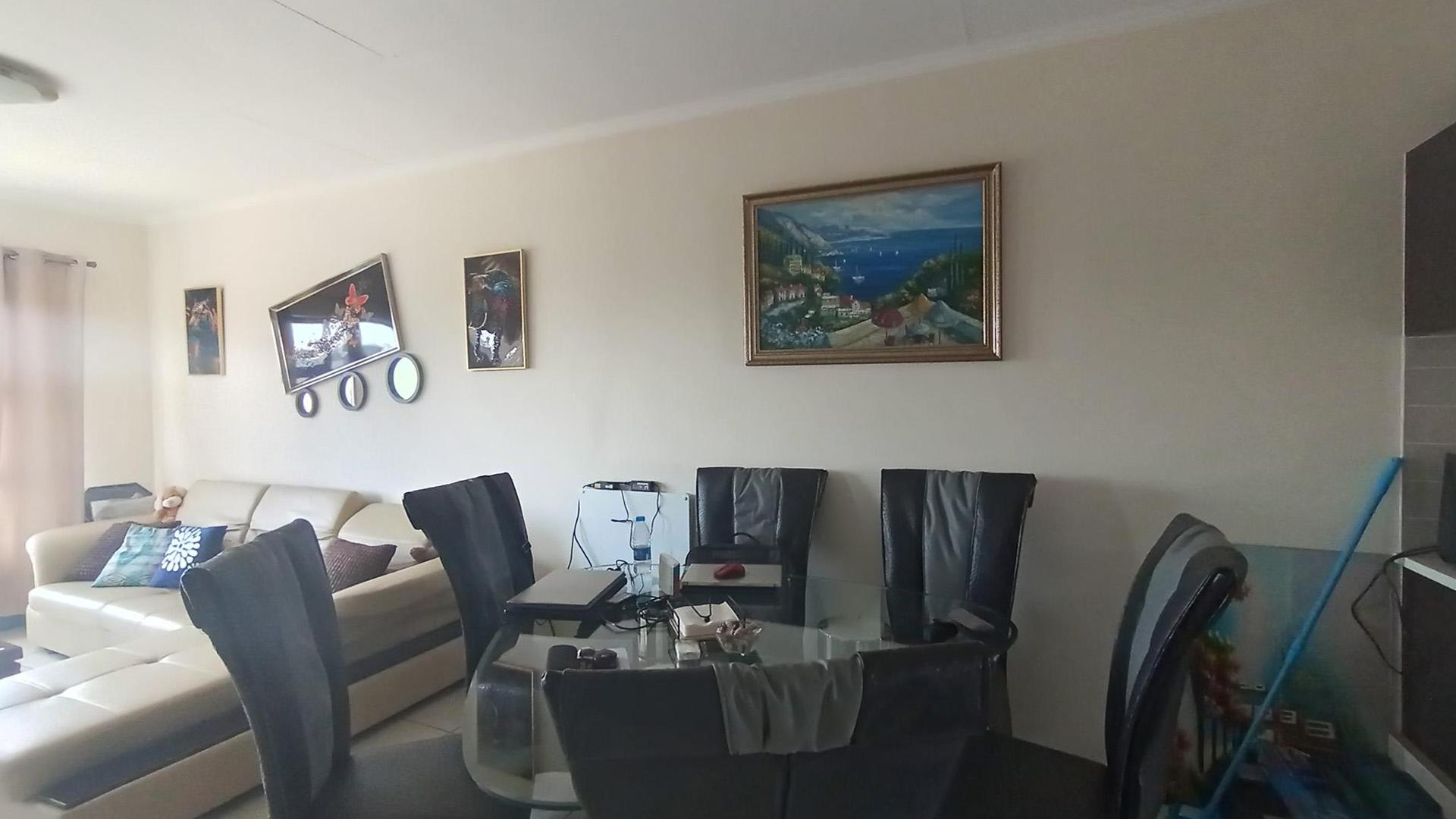 Dining Room - 12 square meters of property in Gleneagles