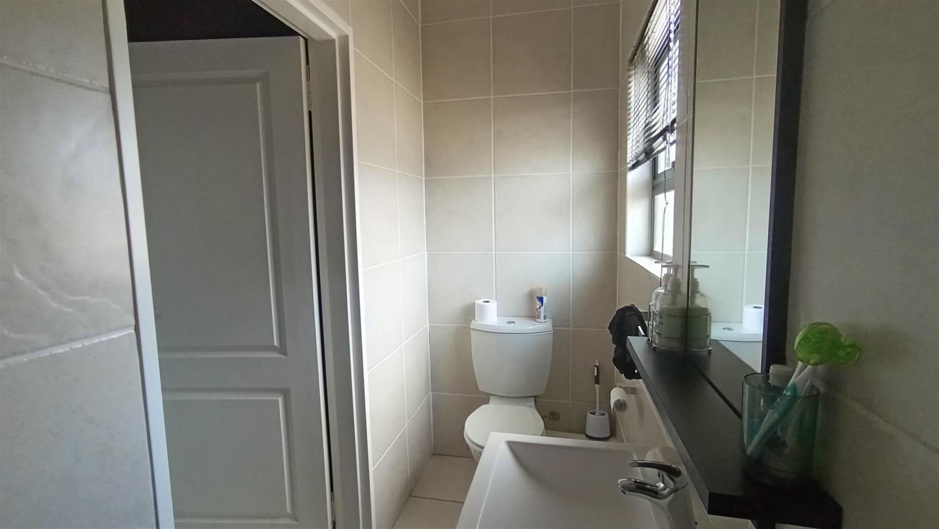 Main Bathroom - 5 square meters of property in Gleneagles