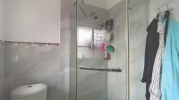 Main Bathroom - 5 square meters of property in Farrarmere