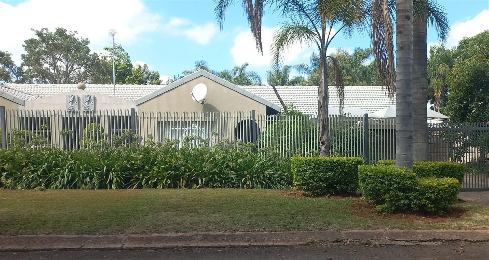 Front View of property in Flora Park 