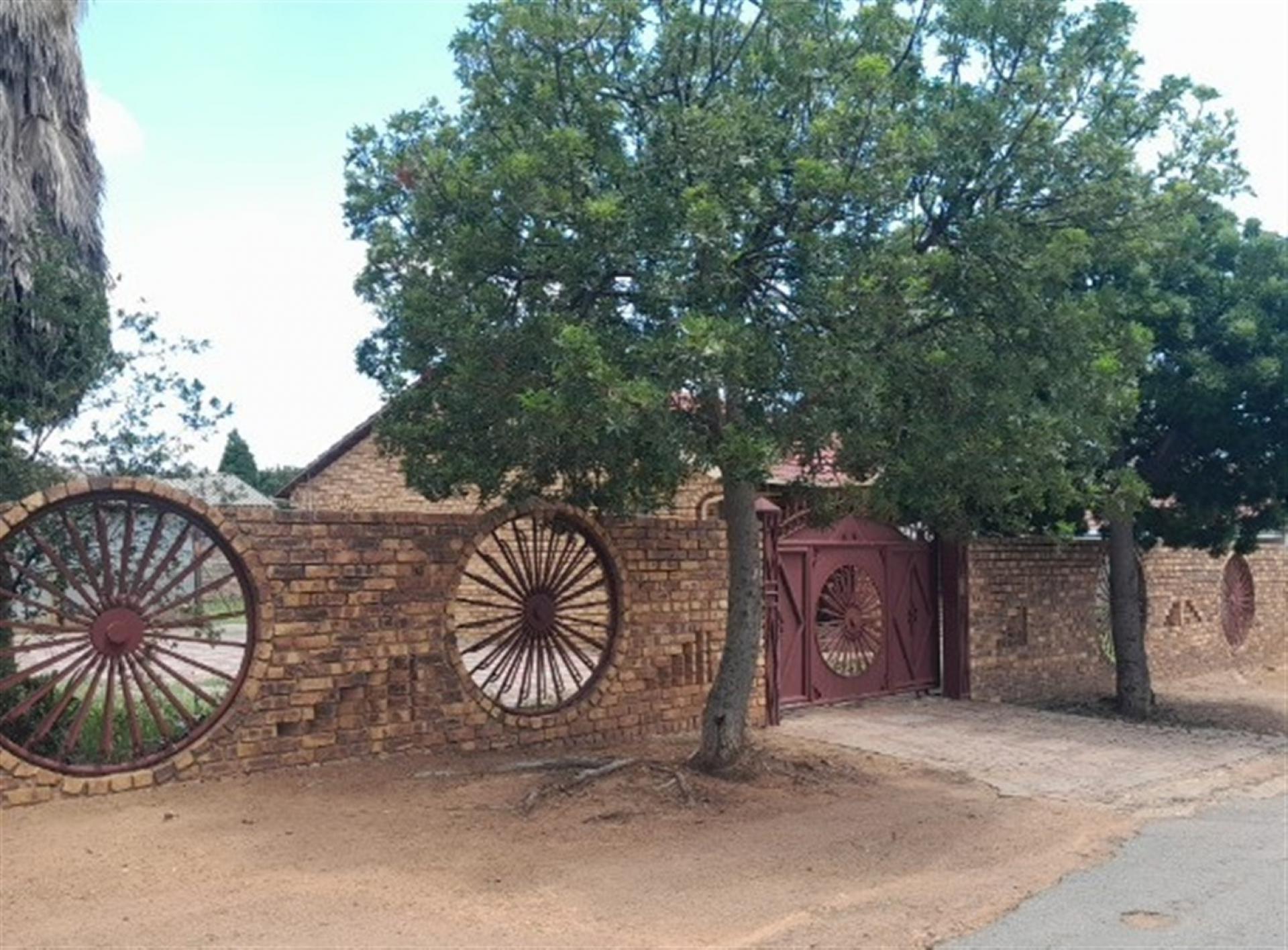 Front View of property in Soshanguve