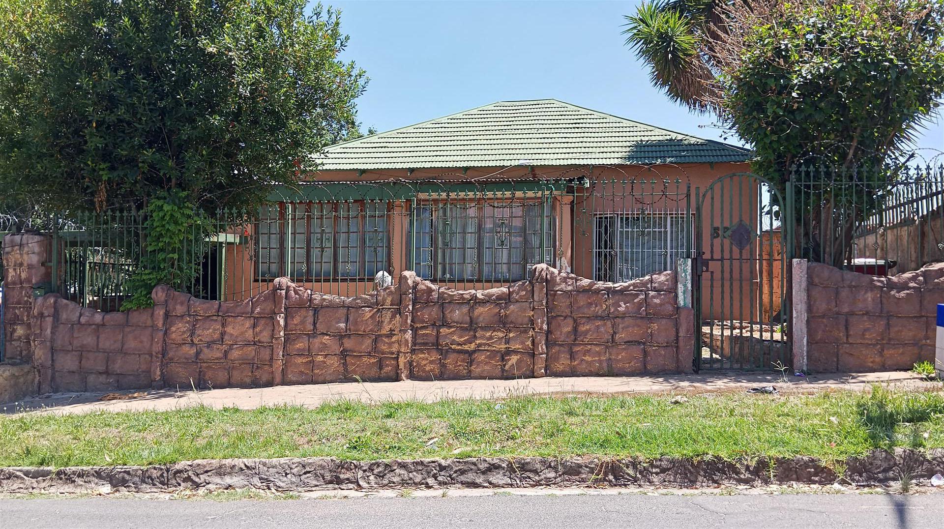 Front View of property in Rosettenville