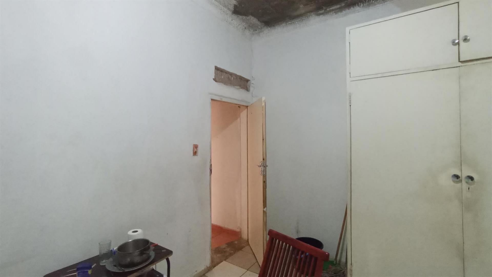 Bed Room 1 - 33 square meters of property in Rosettenville