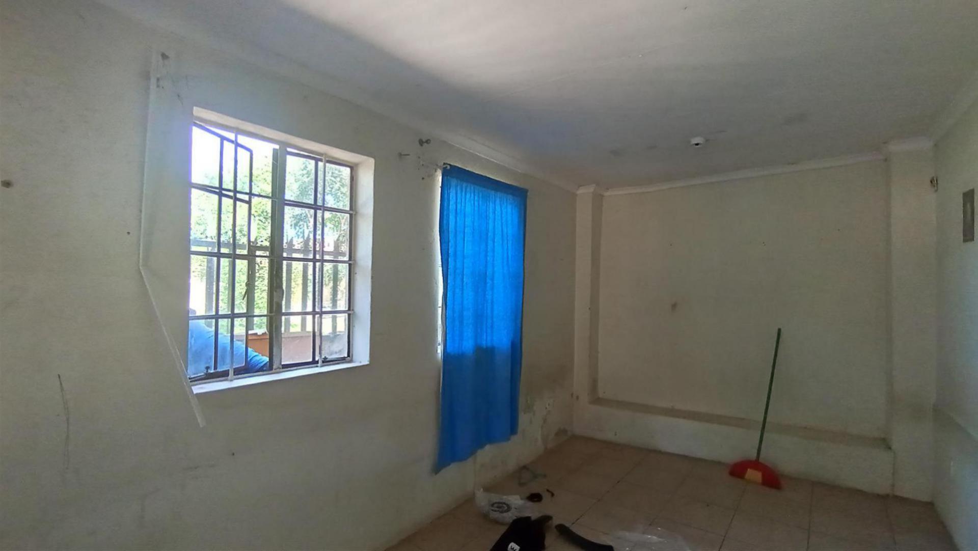 Flatlet - 46 square meters of property in Rosettenville