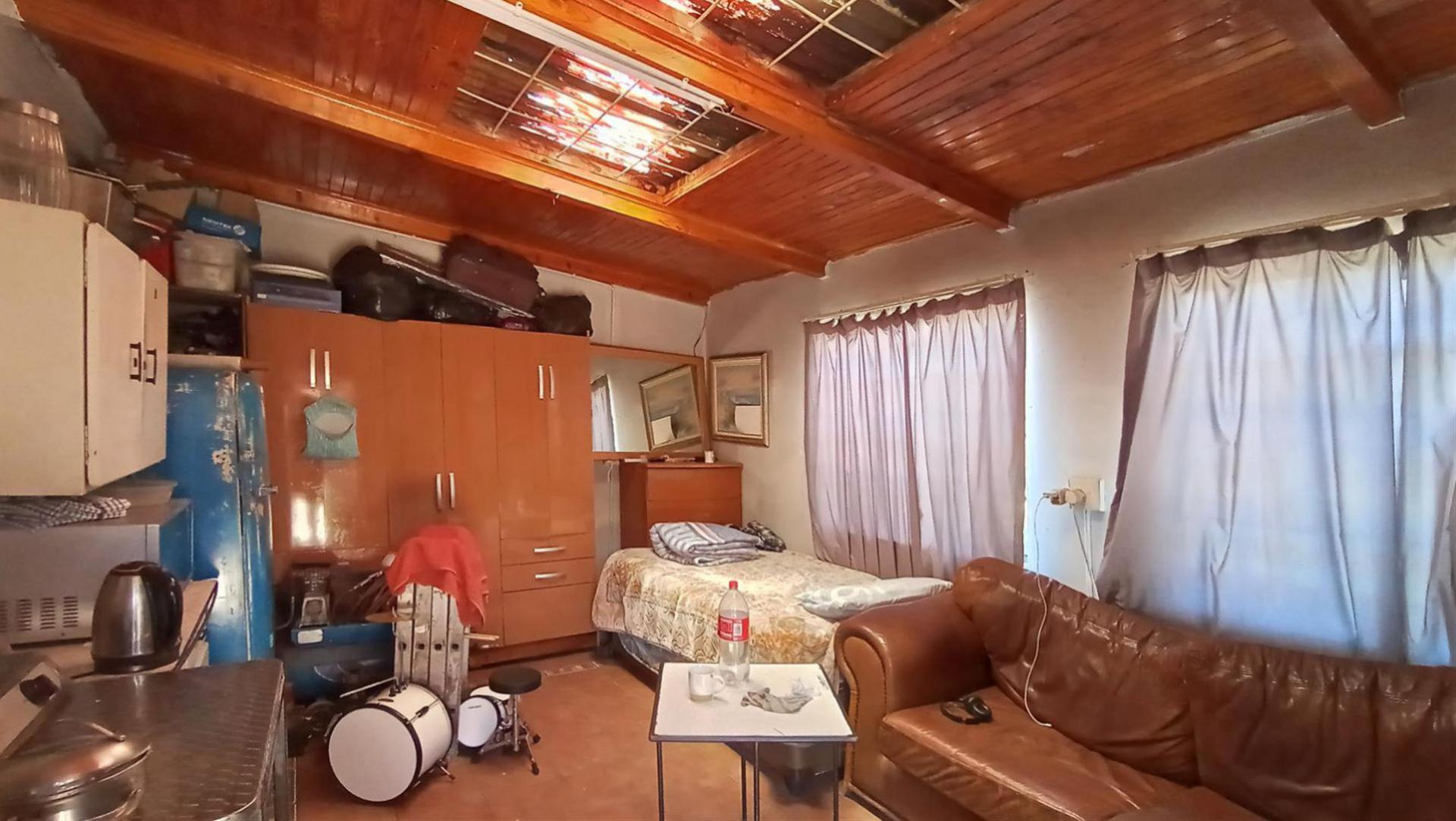 Flatlet - 46 square meters of property in Rosettenville