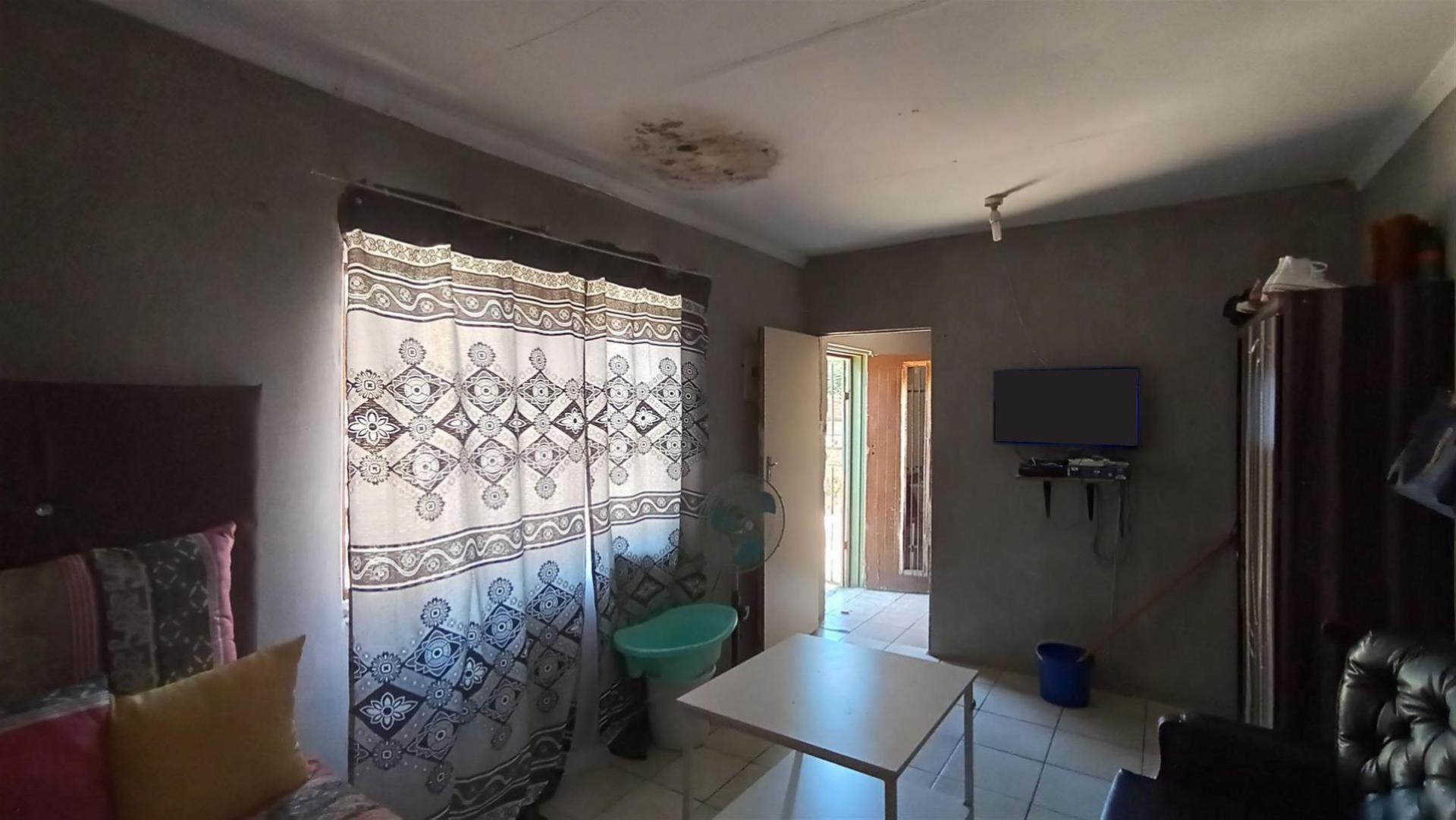 Bed Room 2 - 30 square meters of property in Rosettenville