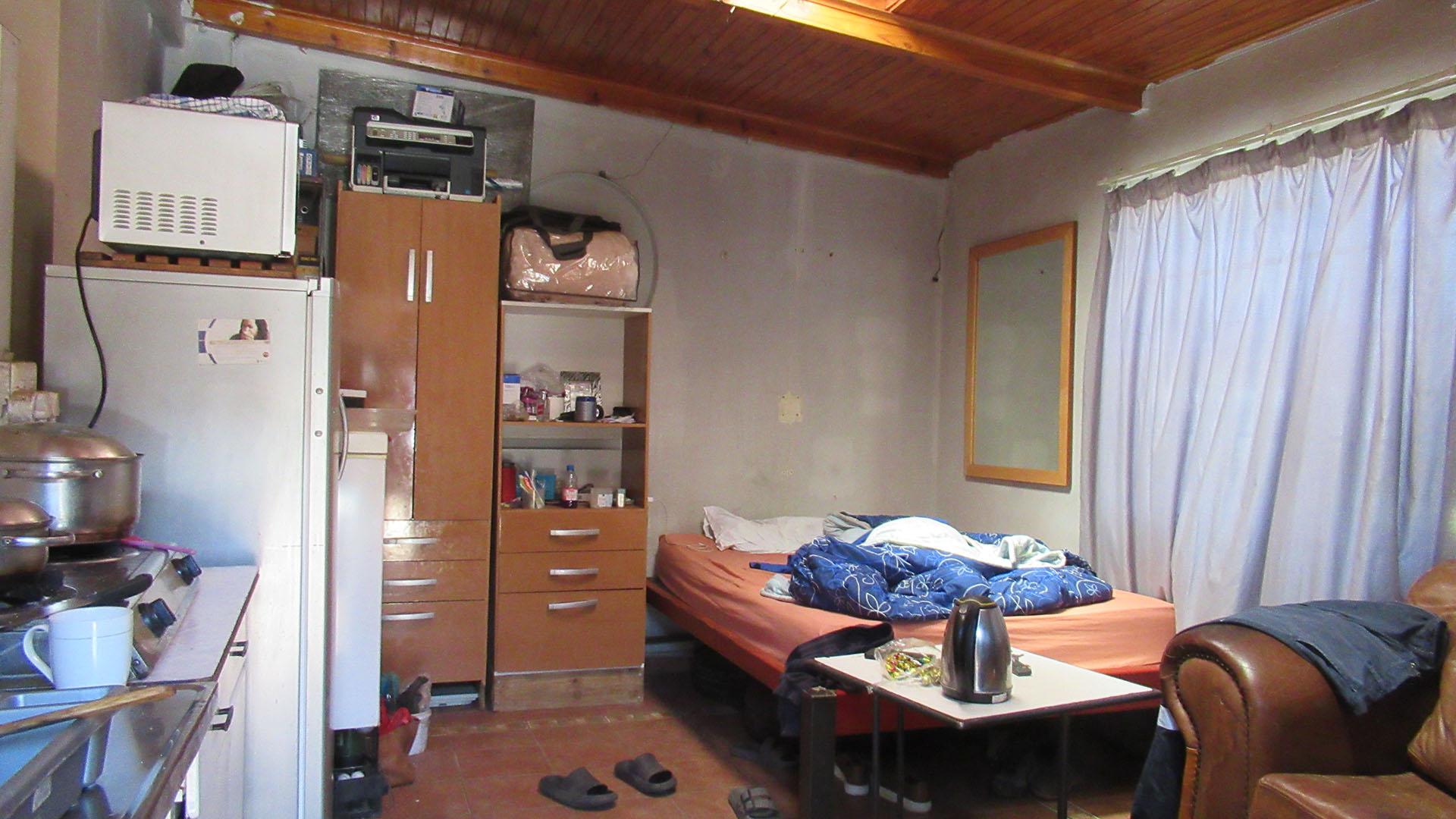 Flatlet - 46 square meters of property in Rosettenville