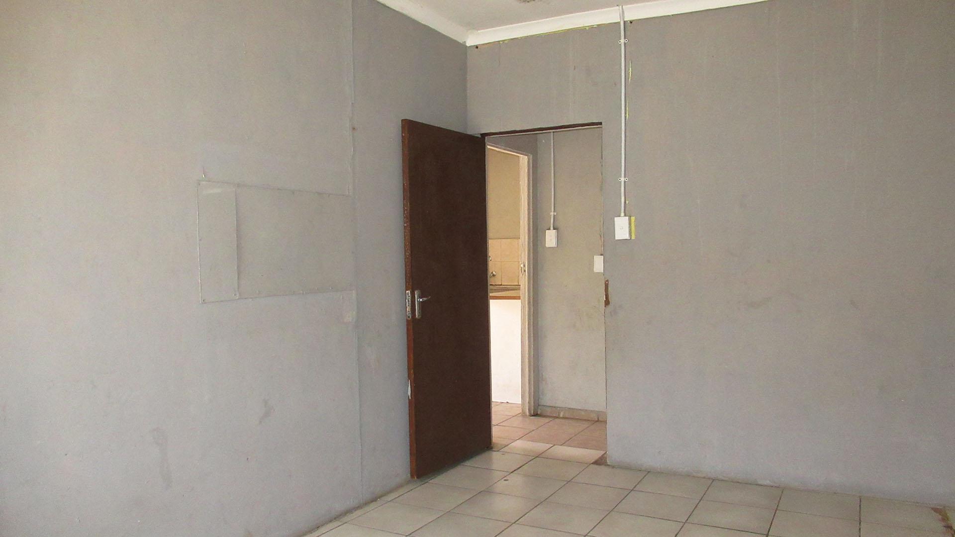 Bed Room 1 - 33 square meters of property in Rosettenville