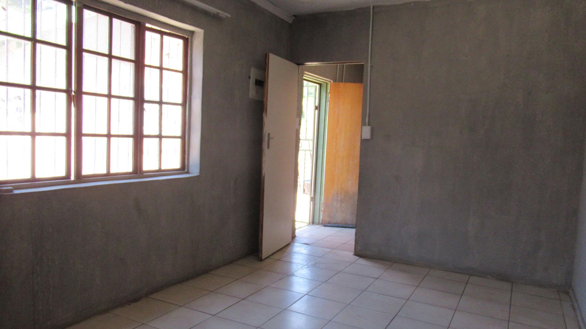 Bed Room 2 - 30 square meters of property in Rosettenville