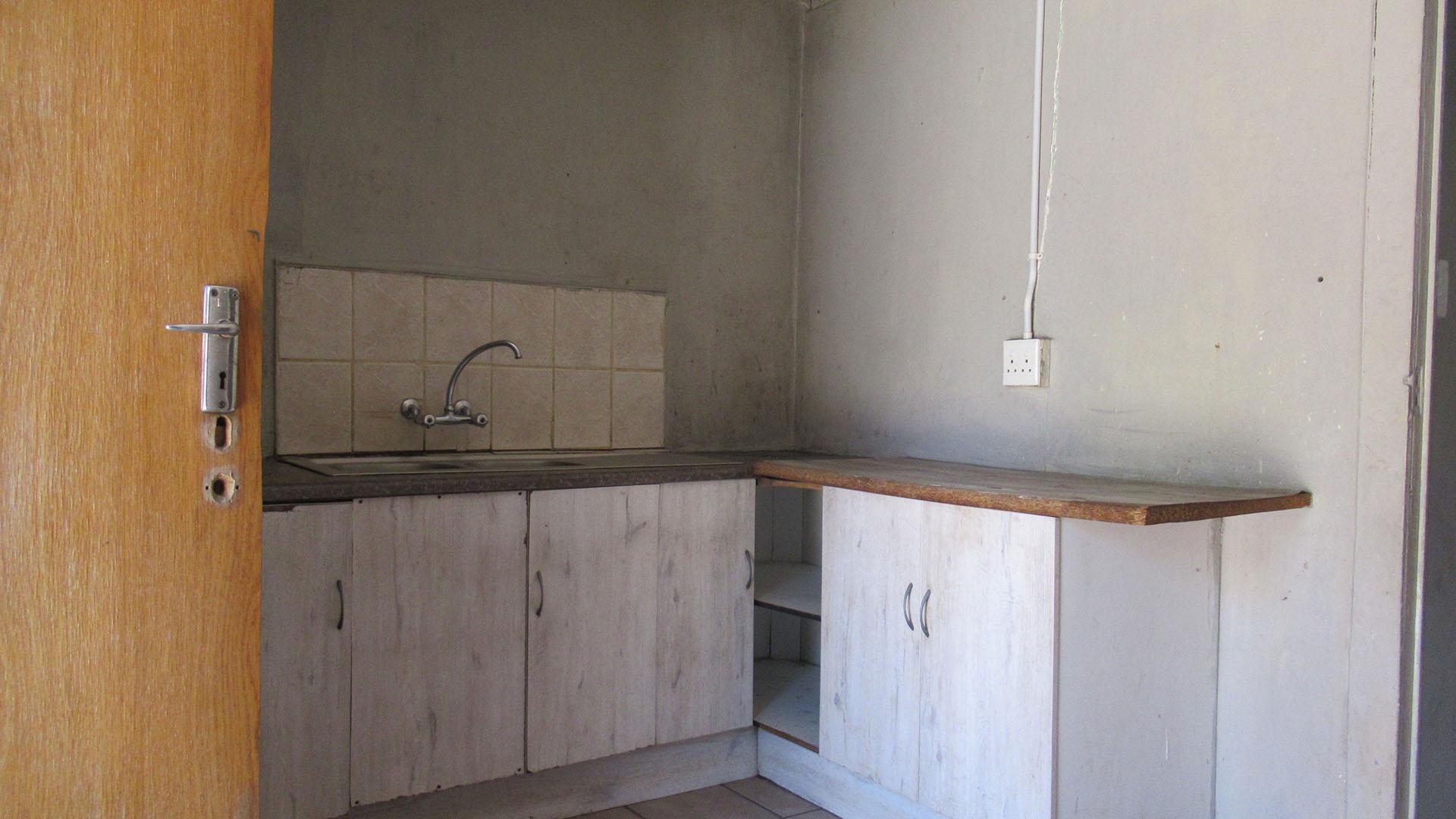 Kitchen - 31 square meters of property in Rosettenville