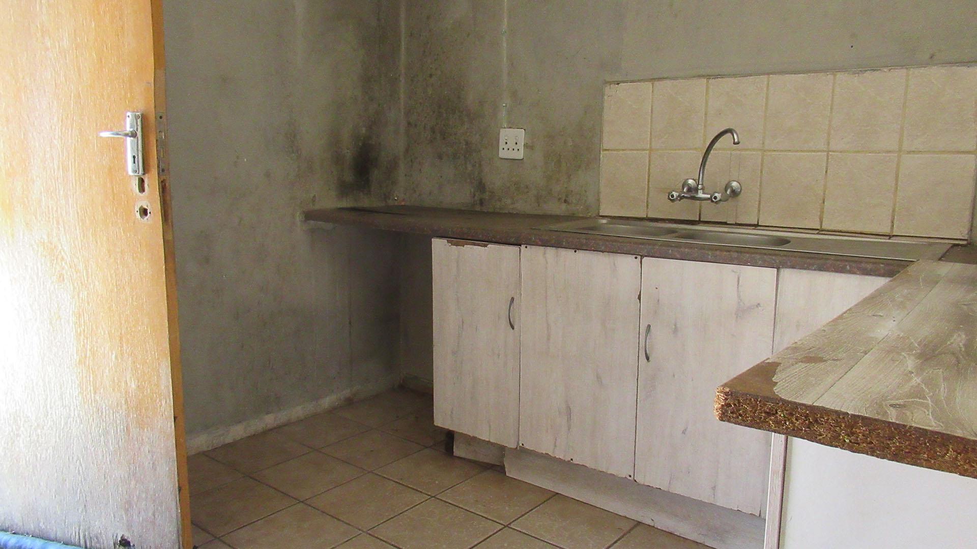 Kitchen - 31 square meters of property in Rosettenville