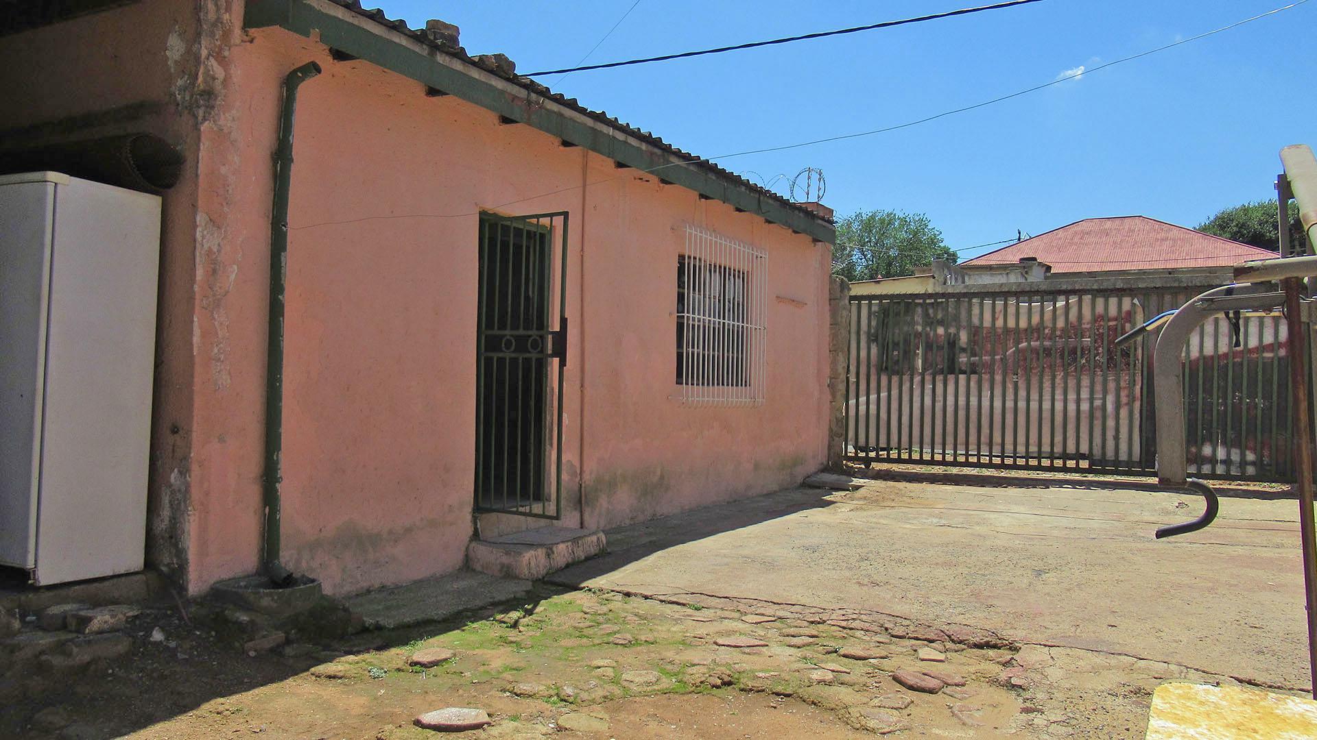 Front View of property in Rosettenville