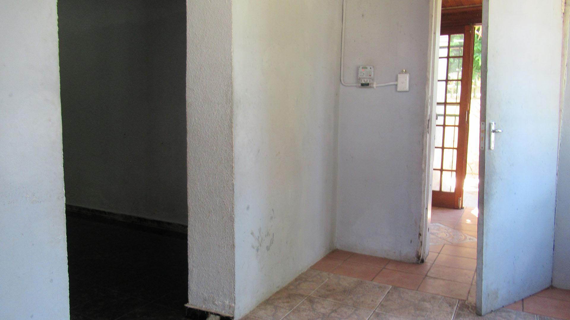 Spaces - 23 square meters of property in Rosettenville