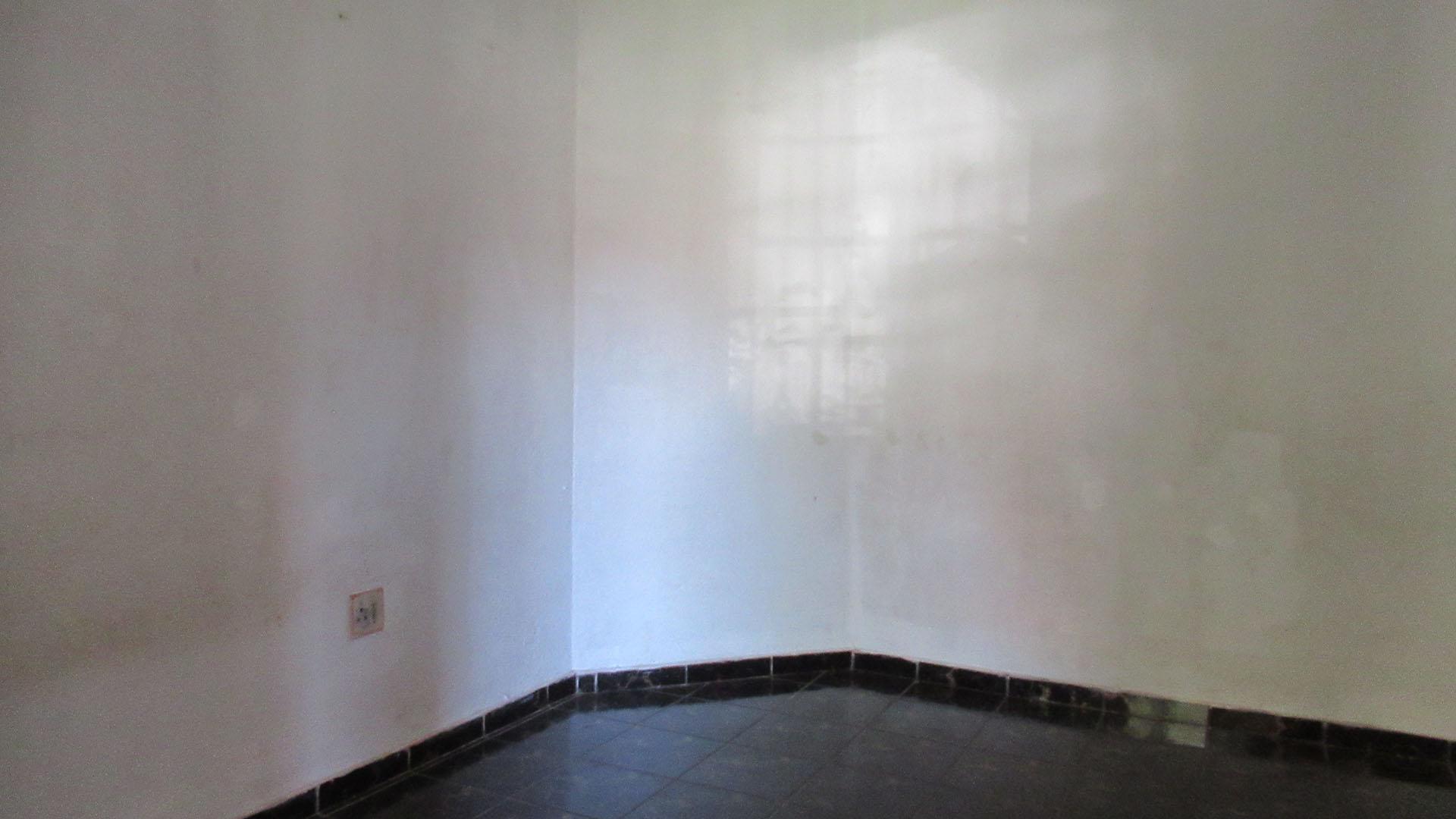 Lounges - 17 square meters of property in Rosettenville