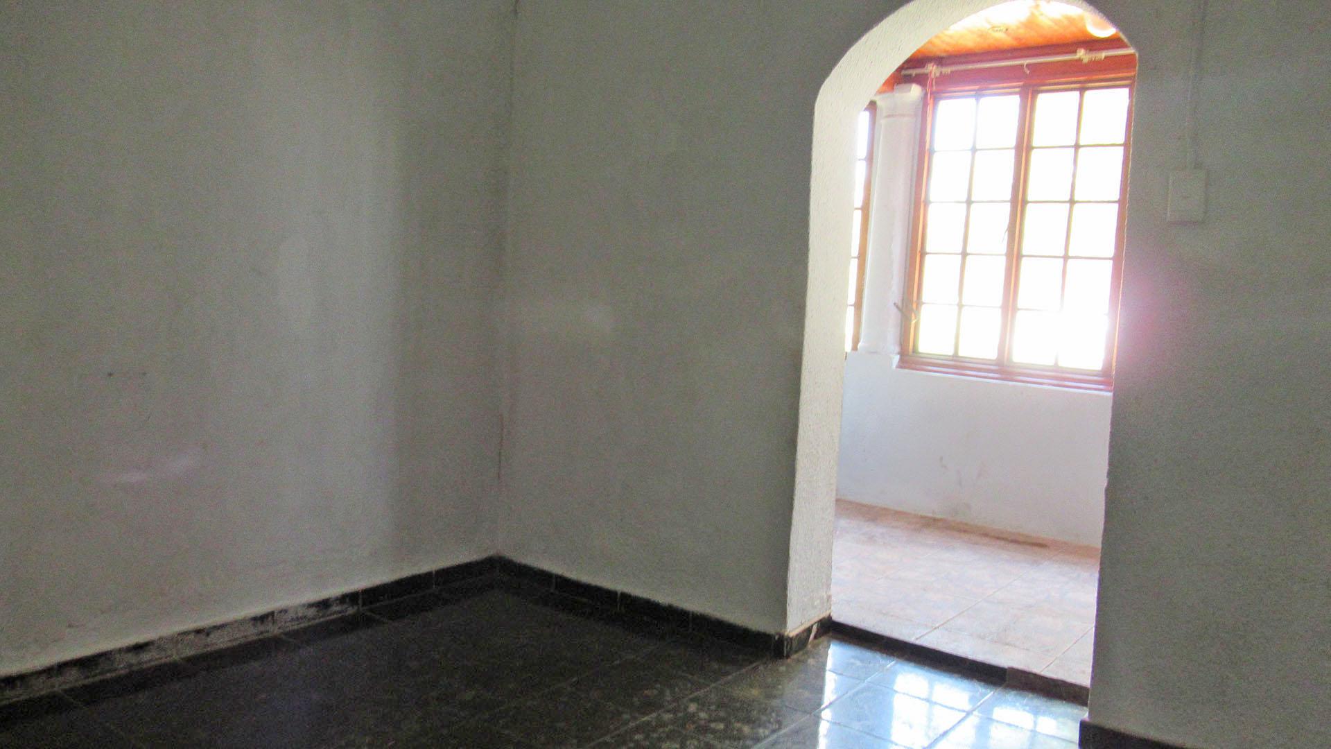 Lounges - 17 square meters of property in Rosettenville