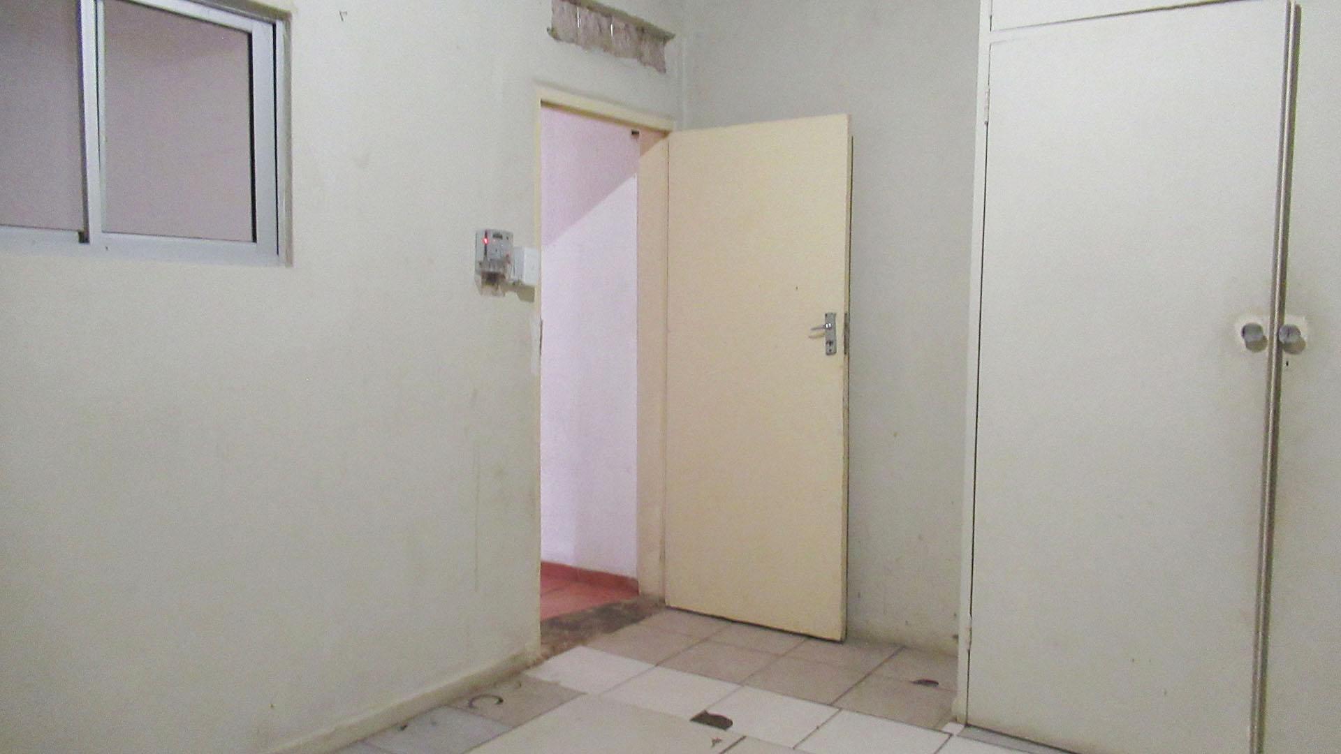 Bed Room 1 - 33 square meters of property in Rosettenville