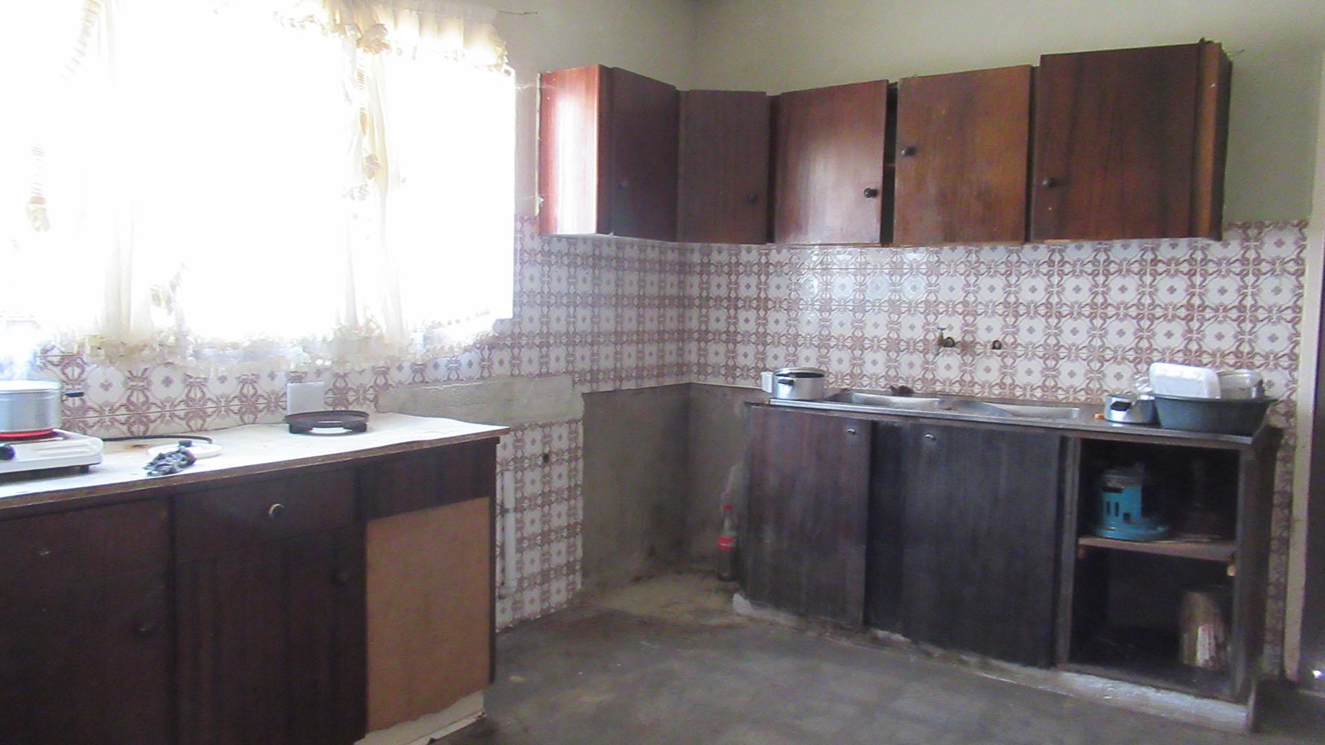 Kitchen - 31 square meters of property in Rosettenville