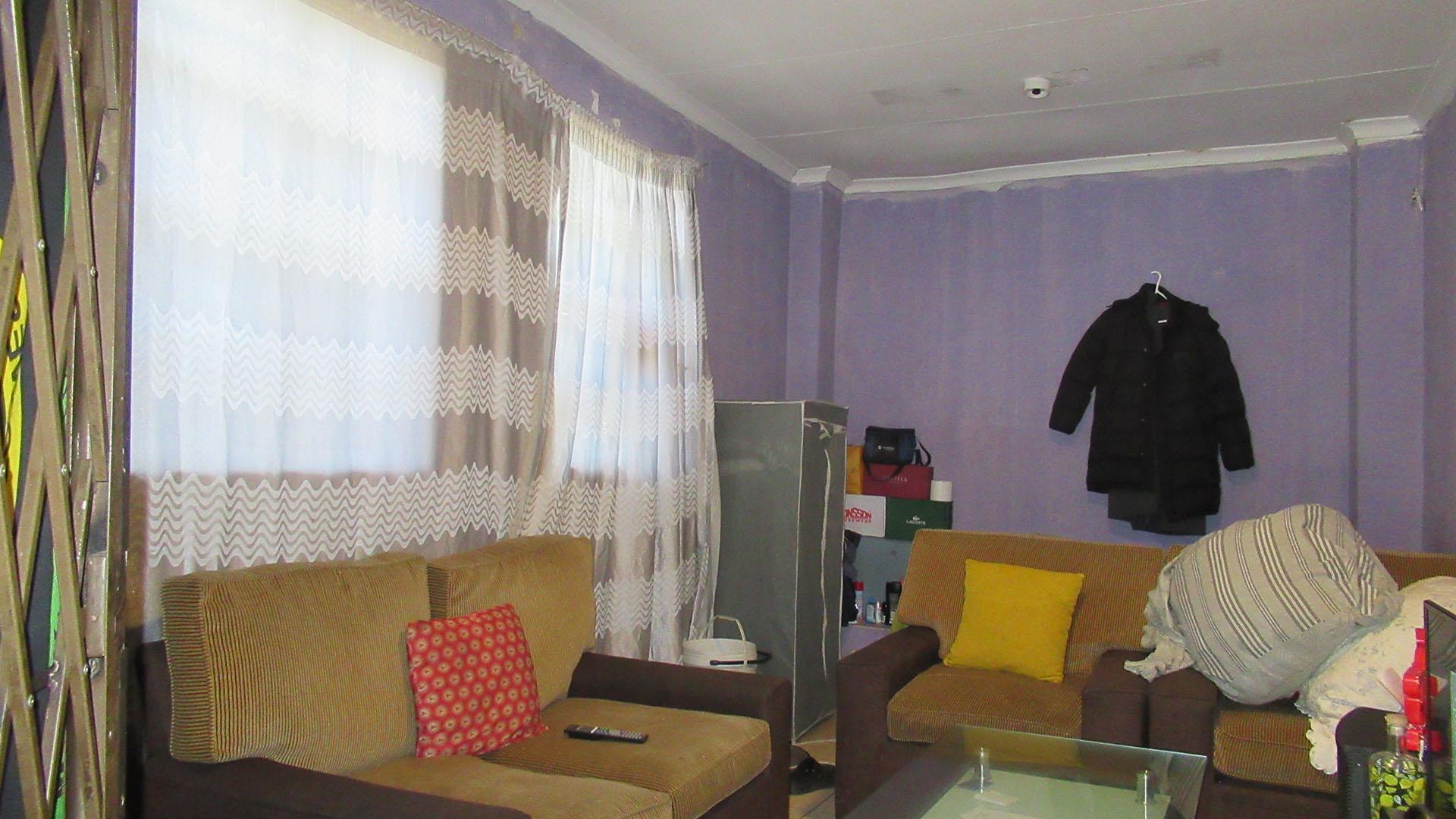 Flatlet - 46 square meters of property in Rosettenville