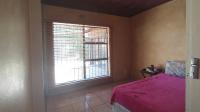 Bed Room 1 - 11 square meters of property in Buccleuch