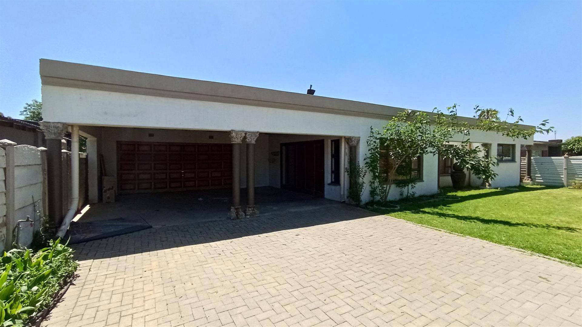 Front View of property in Sonland Park