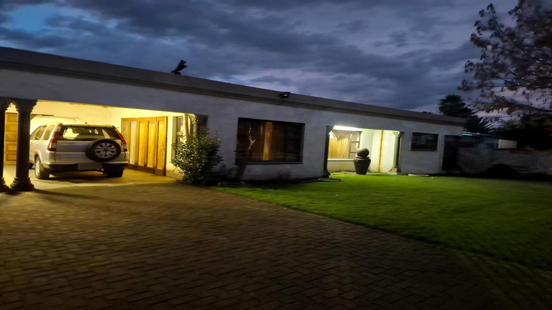 Front View of property in Sonland Park