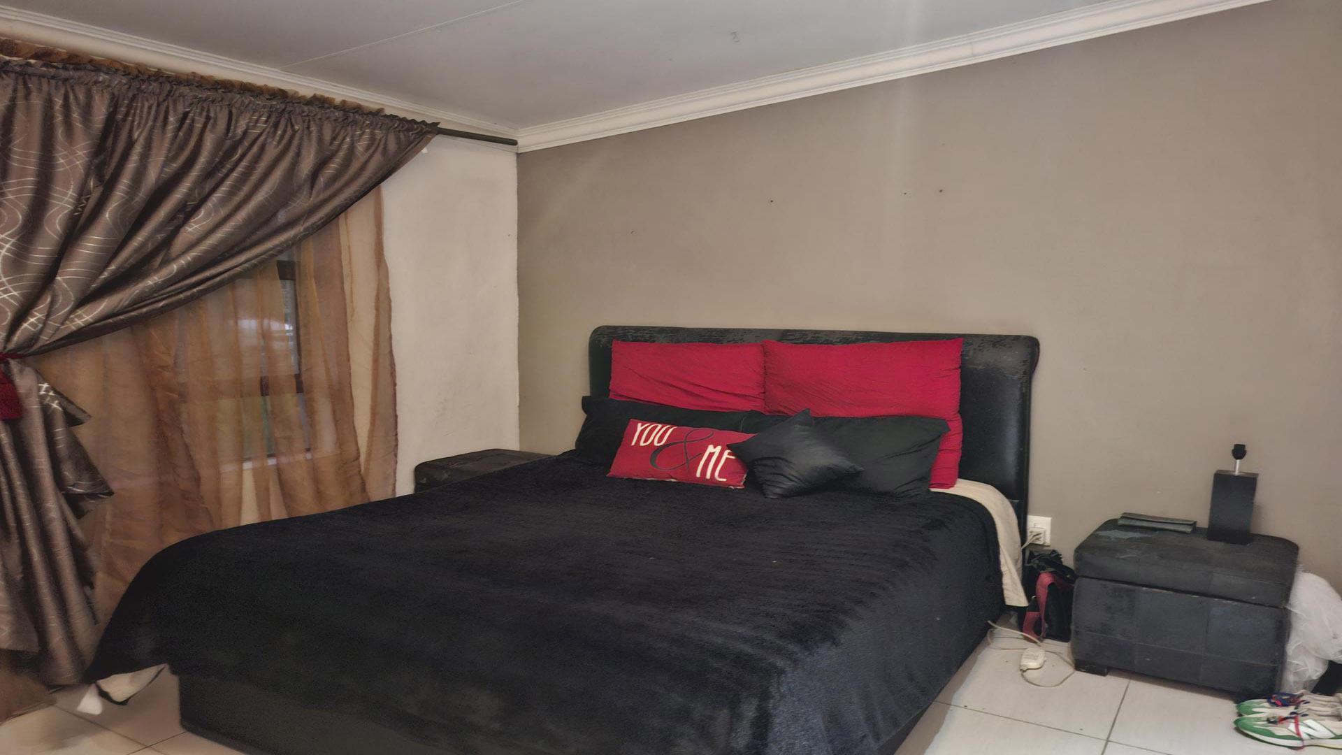 Bed Room 3 - 11 square meters of property in Sonland Park