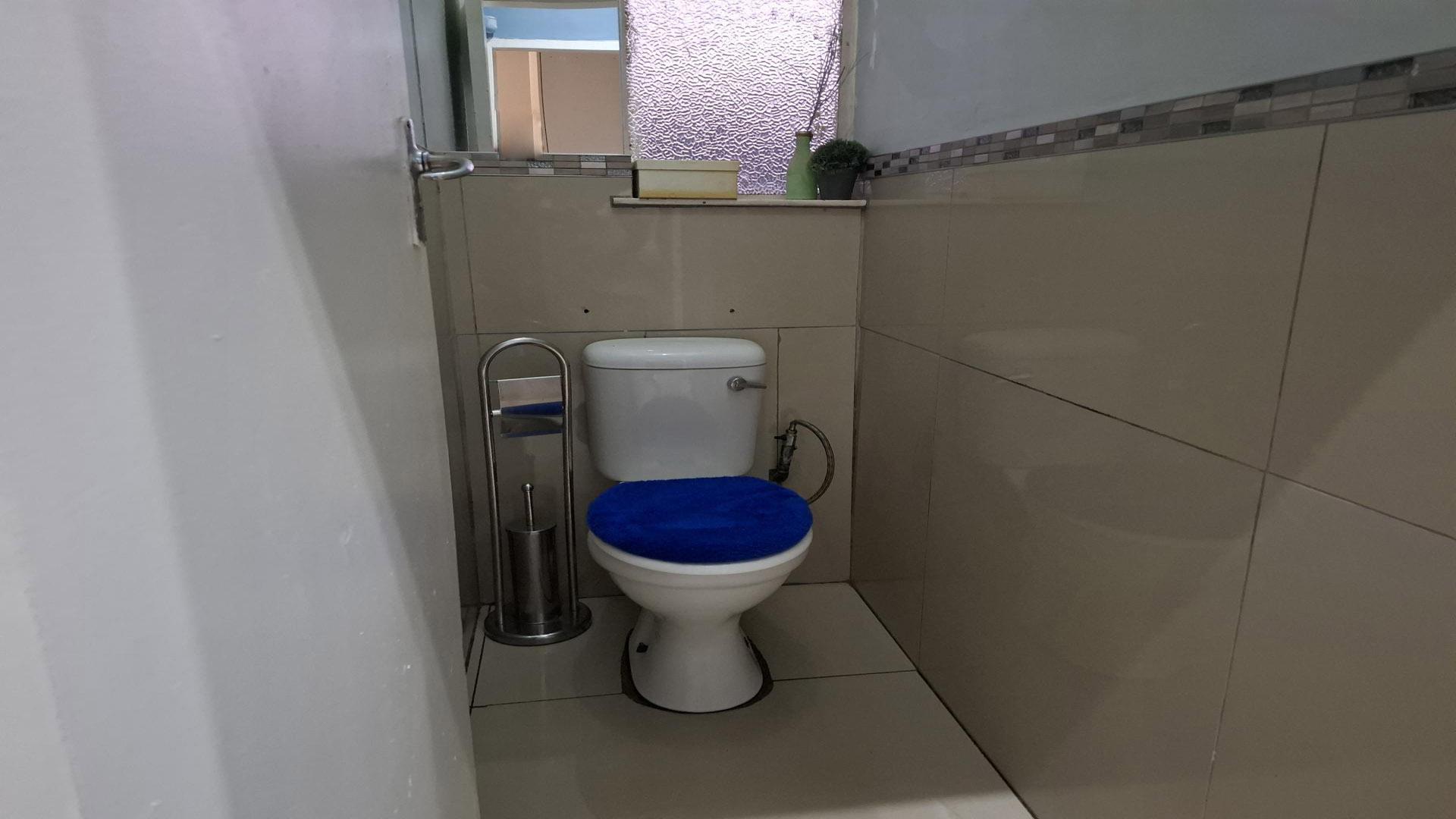 Bathroom 1 - 6 square meters of property in Sonland Park