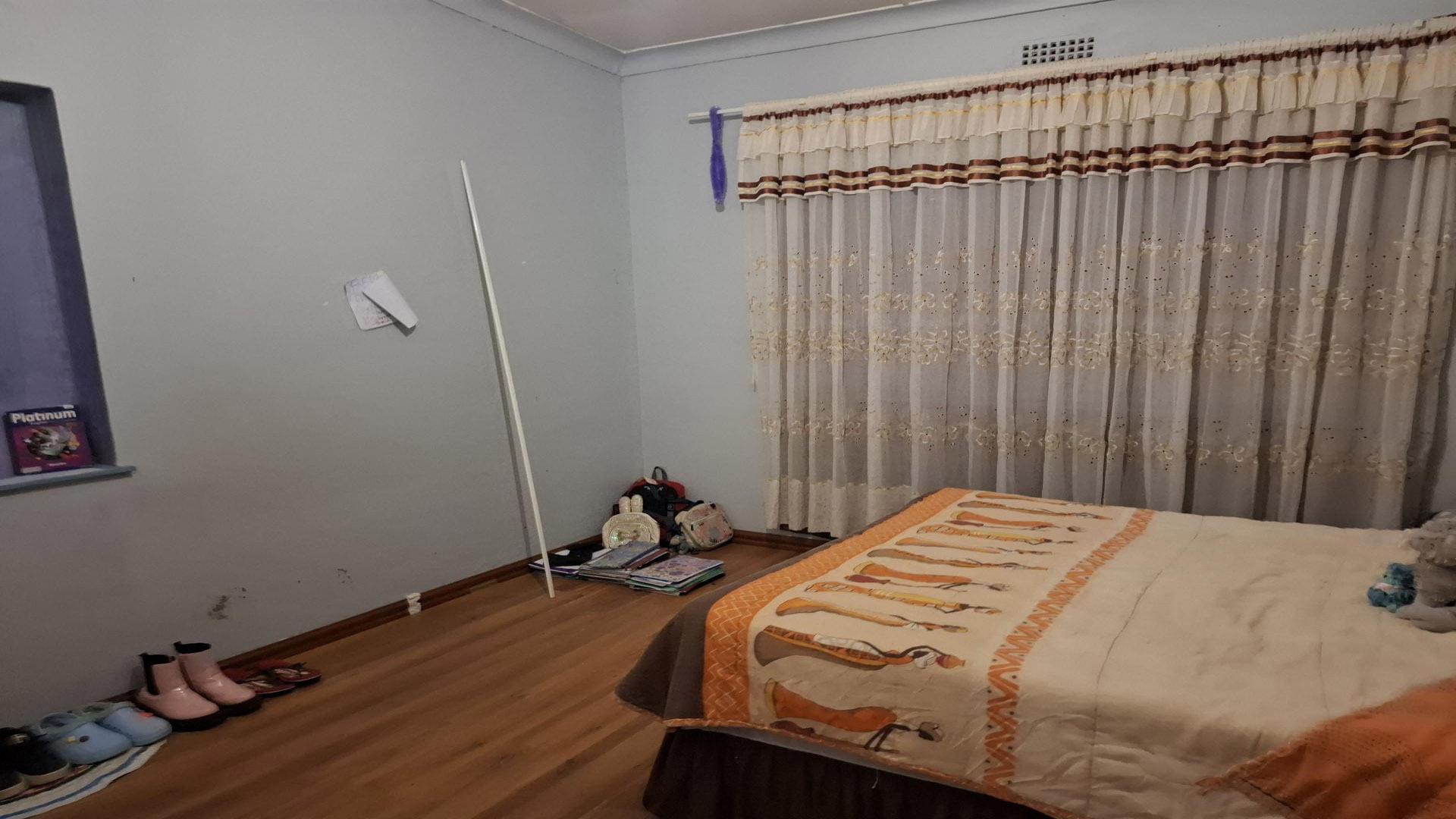 Bed Room 5+ of property in Sonland Park