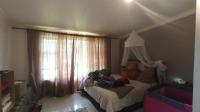 Main Bedroom - 24 square meters of property in Sonland Park