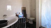 Main Bathroom - 14 square meters of property in Ennerdale South