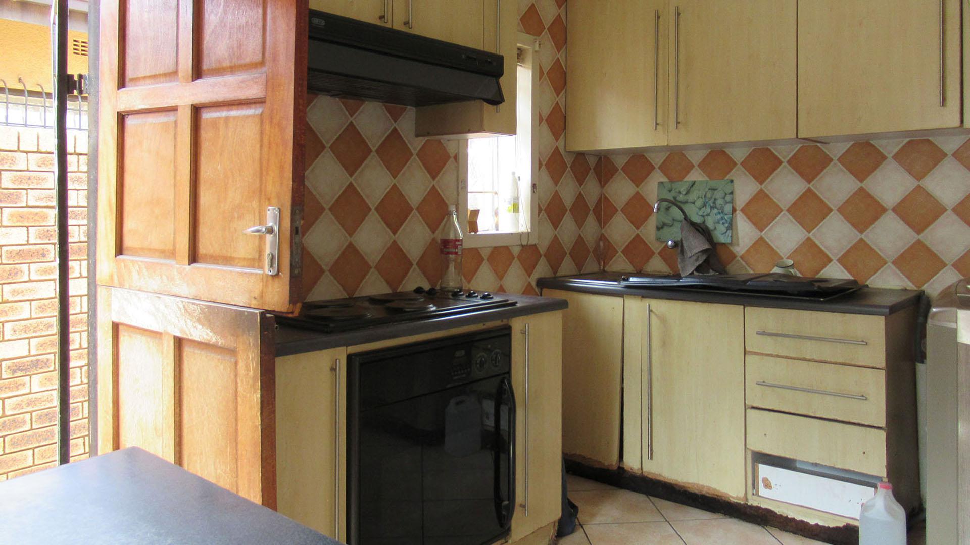 Kitchen - 33 square meters of property in Eldorado Park AH
